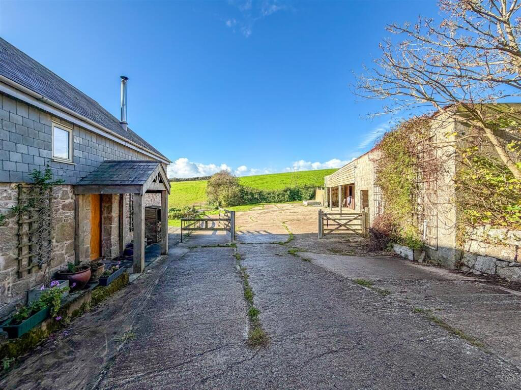 Gweek, Barn conversion within approx 1 acre of woodland, photo 18