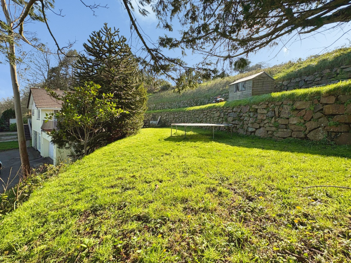 Helston, Spacious property set within approximately 3 acres, photo 25