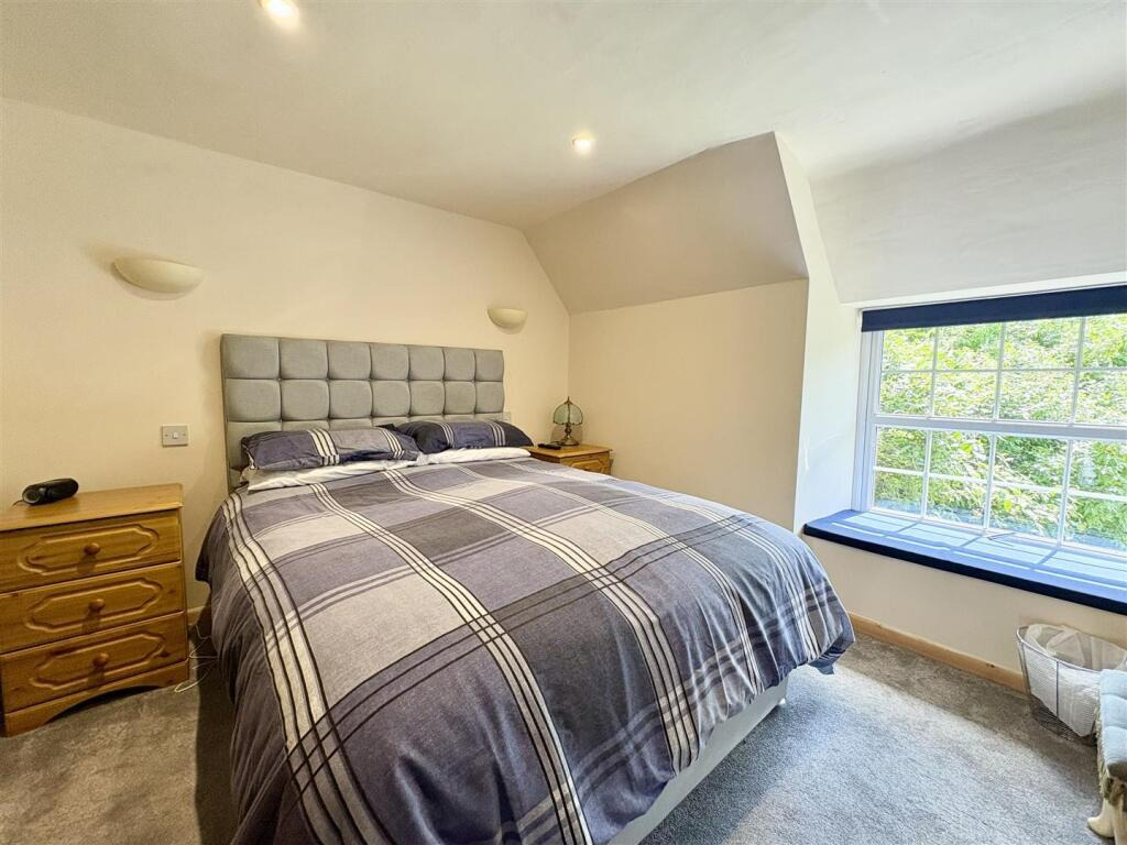 Kuggar, Four bed house and two one bed cottages, photo 17