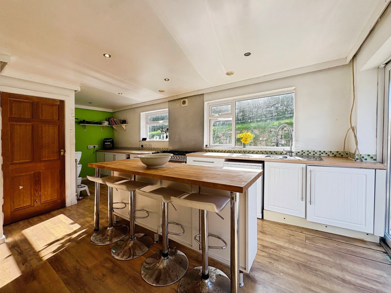 Helston, Spacious property set within approximately 3 acres, photo 8