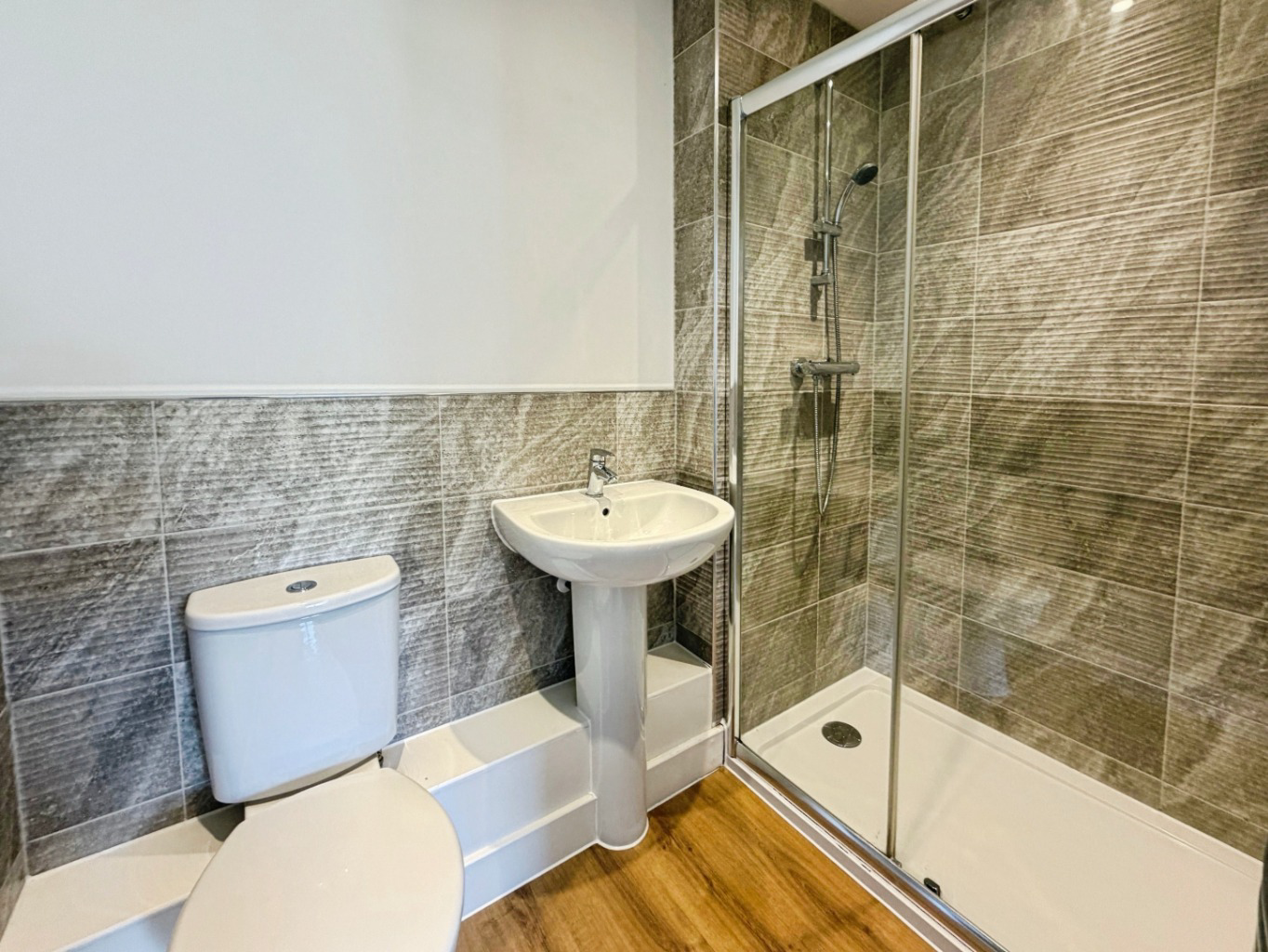 Helston, Three bed home with no onward chain, photo 16