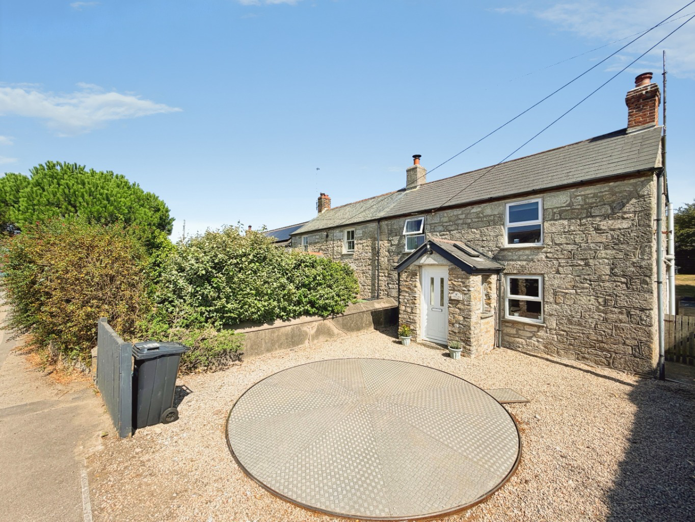 Ashton, Delightful cottage