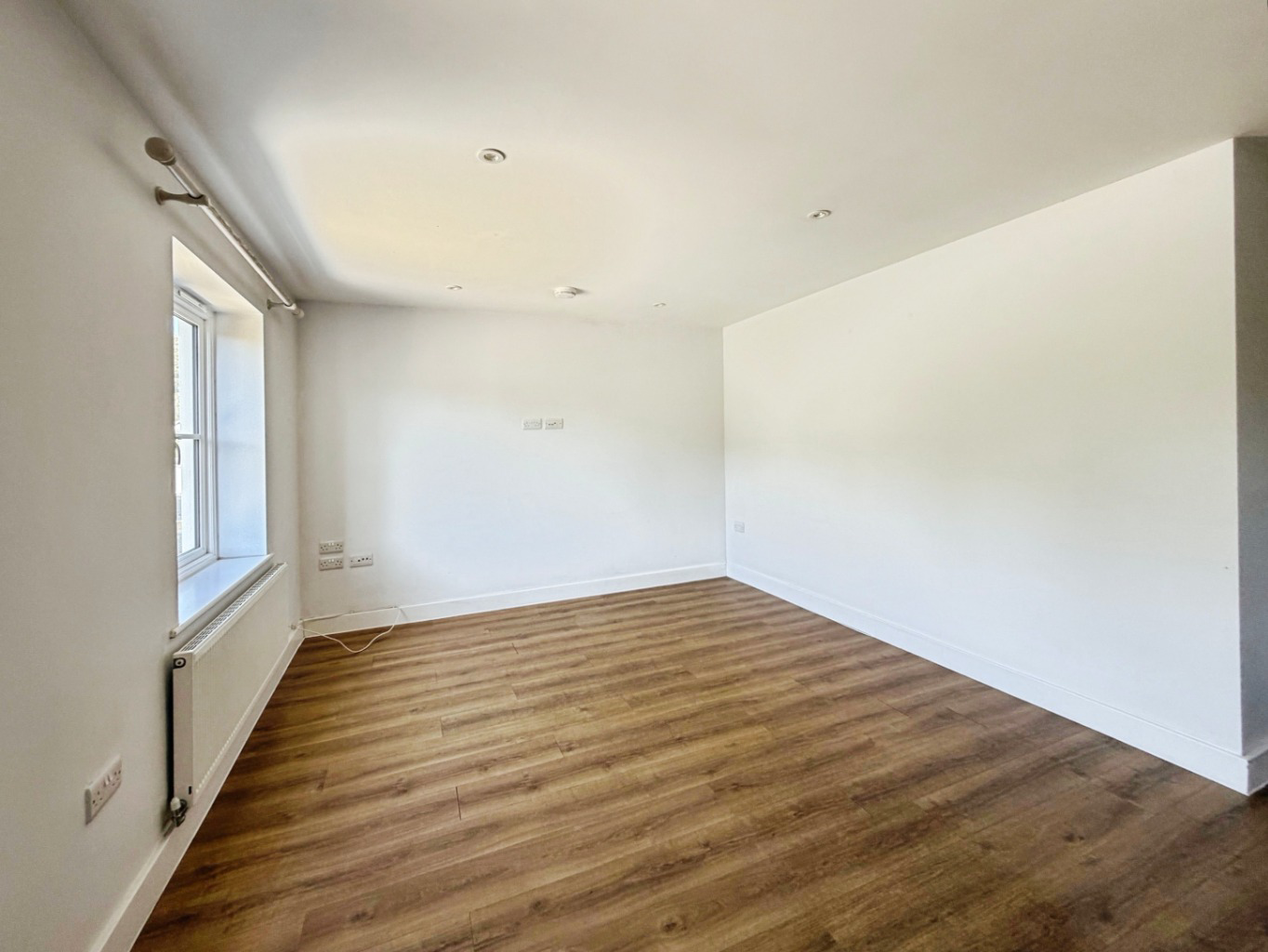 Helston, Three bed home with no onward chain, photo 8