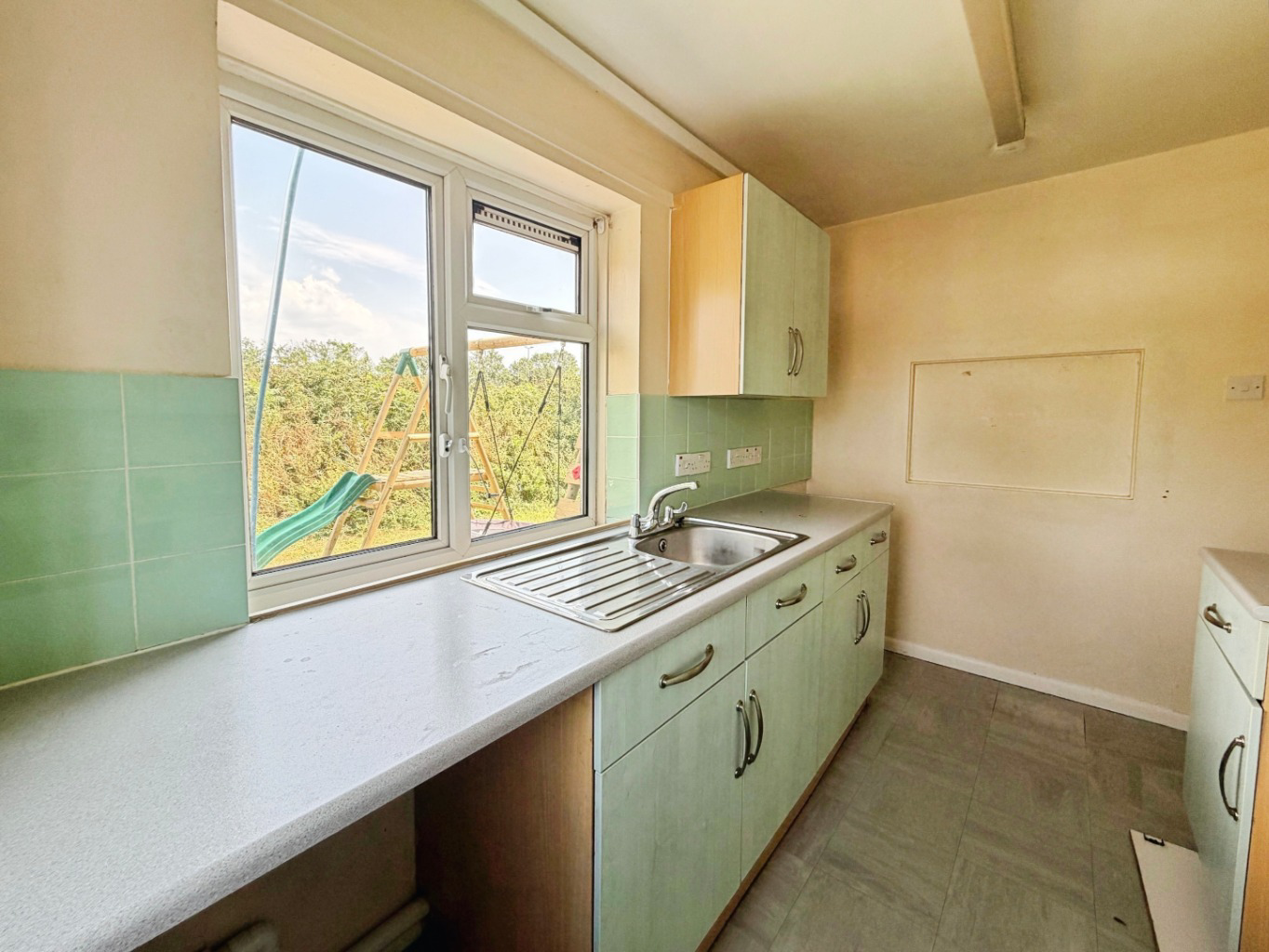 Helston, Two bed flat with no chain, photo 5