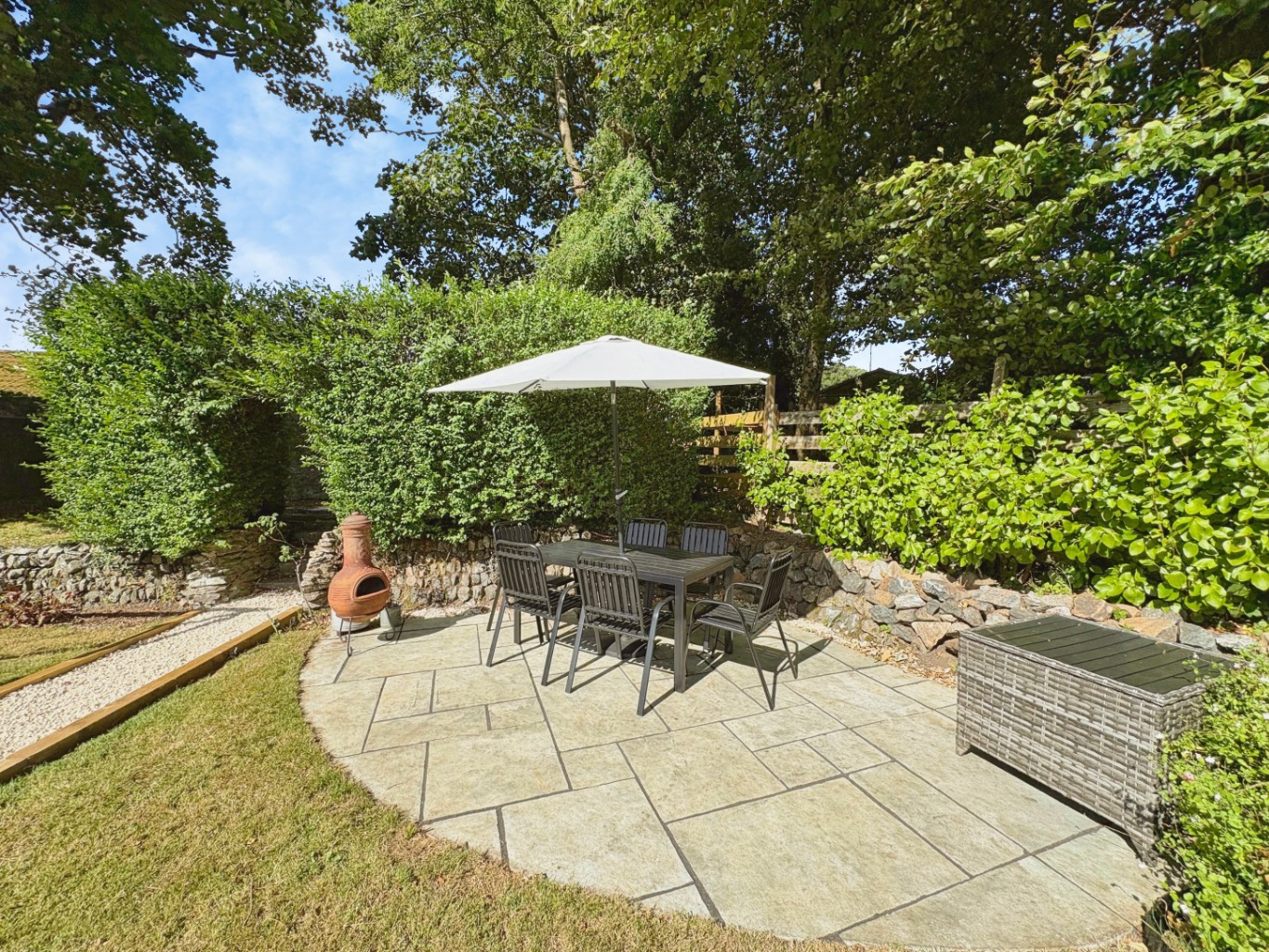 Camborne, Well presented and spacious home, photo 13