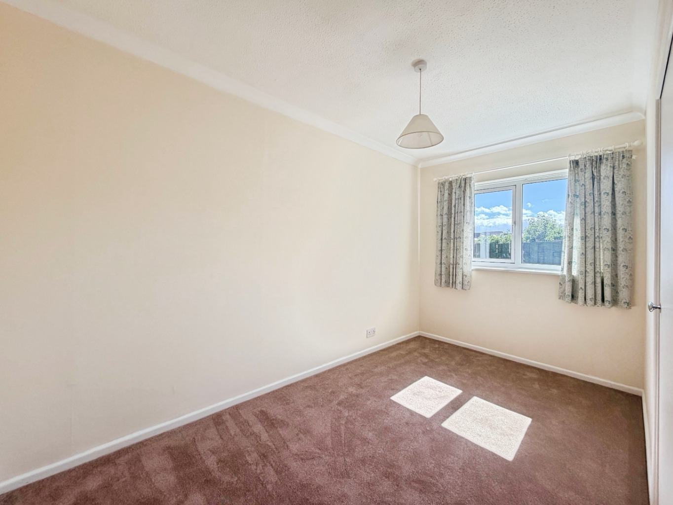 Helston, Detached bungalow with no chain, photo 13