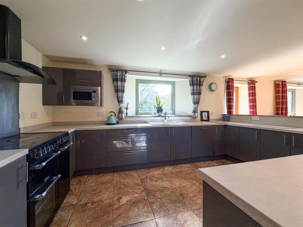 Gweek, Barn conversion within approx 1 acre of woodland, photo 16