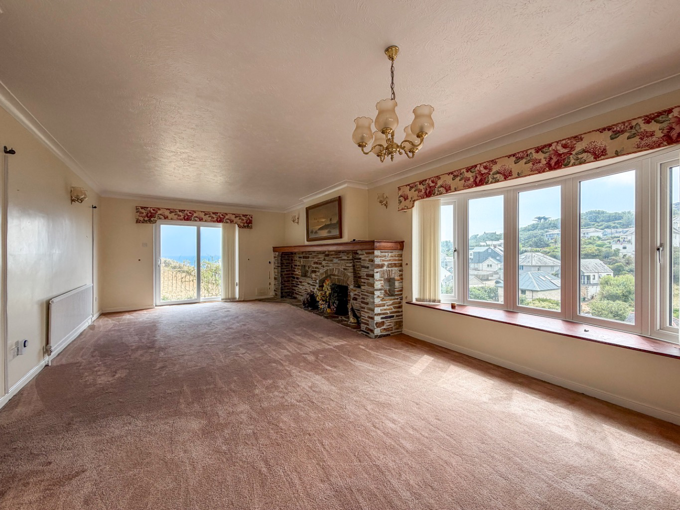 Coverack, Spacious four bed home with sea views, photo 3