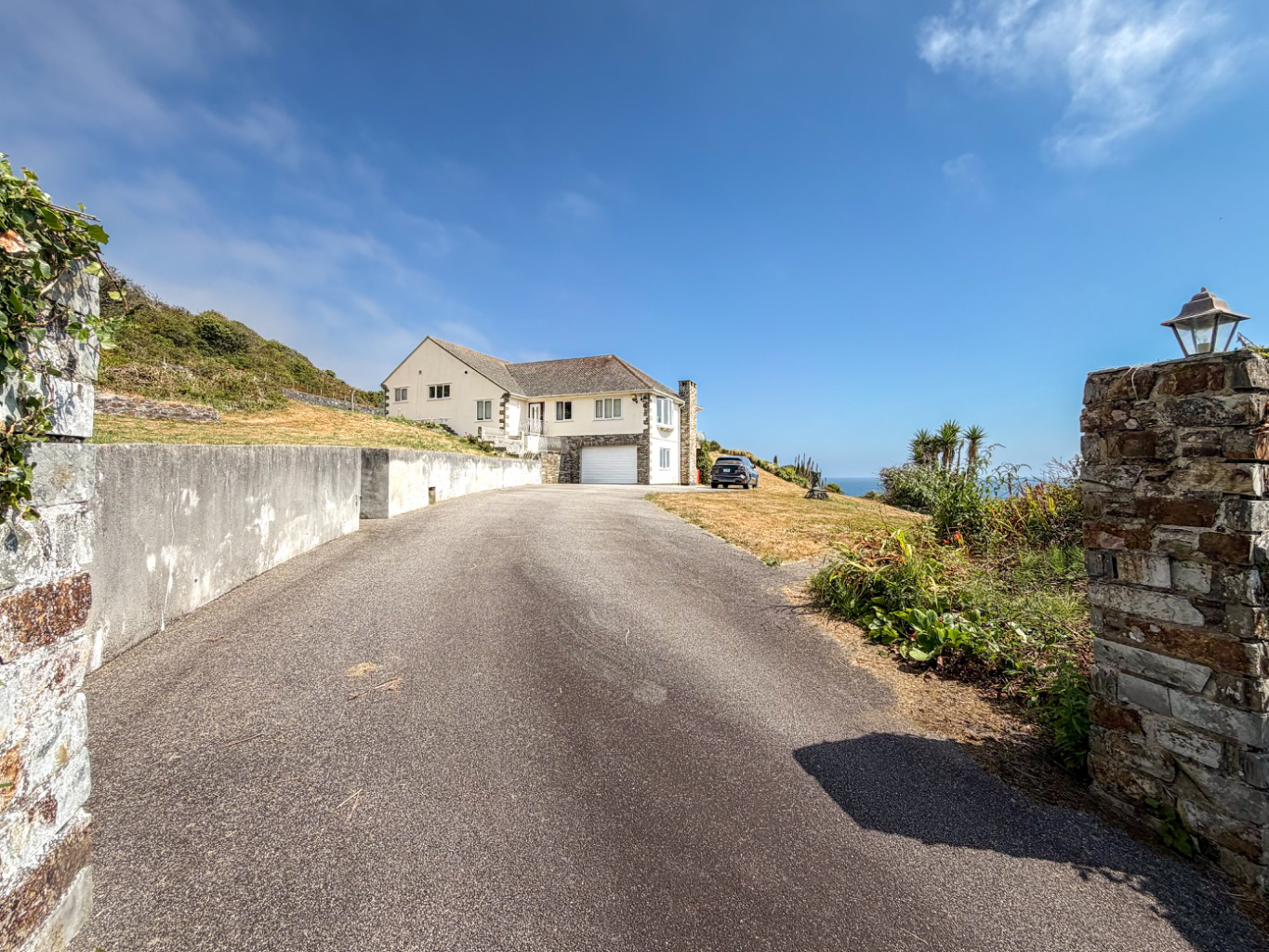 Coverack, Spacious four bed home with sea views, photo 2