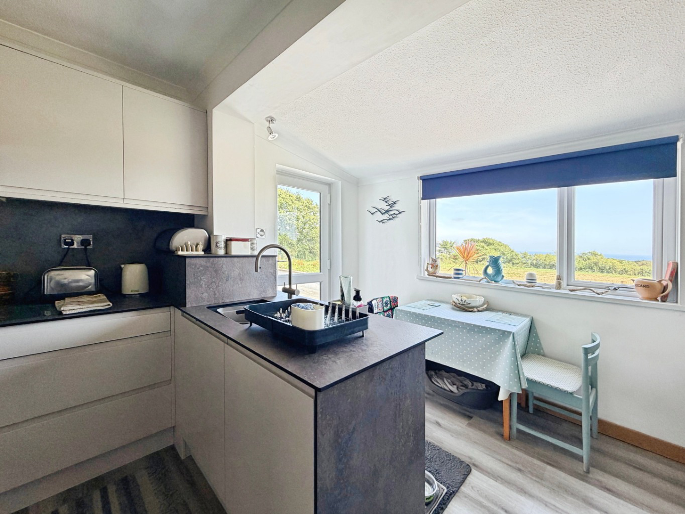 The Lizard, Detached bungalow in village location, photo 10