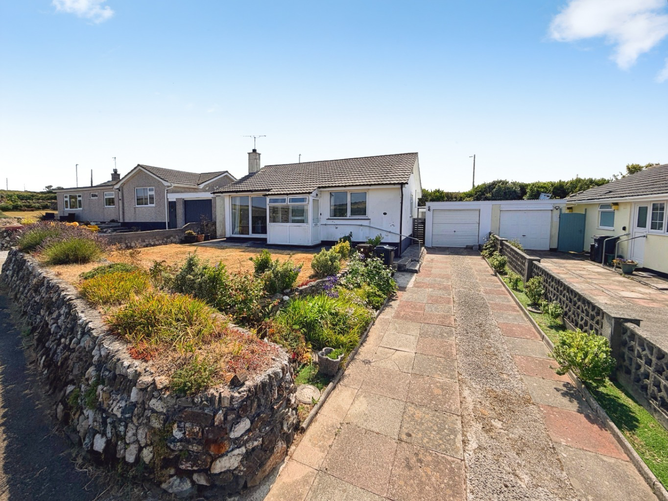 Porthleven, Bungalow with countryside views and no chain