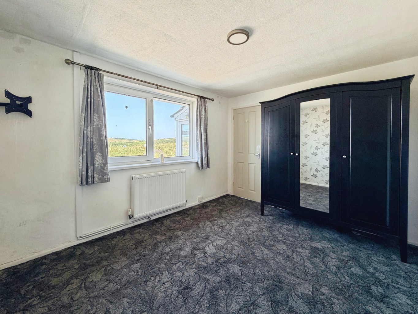 Porthleven, Bungalow with countryside views and no chain, photo 10