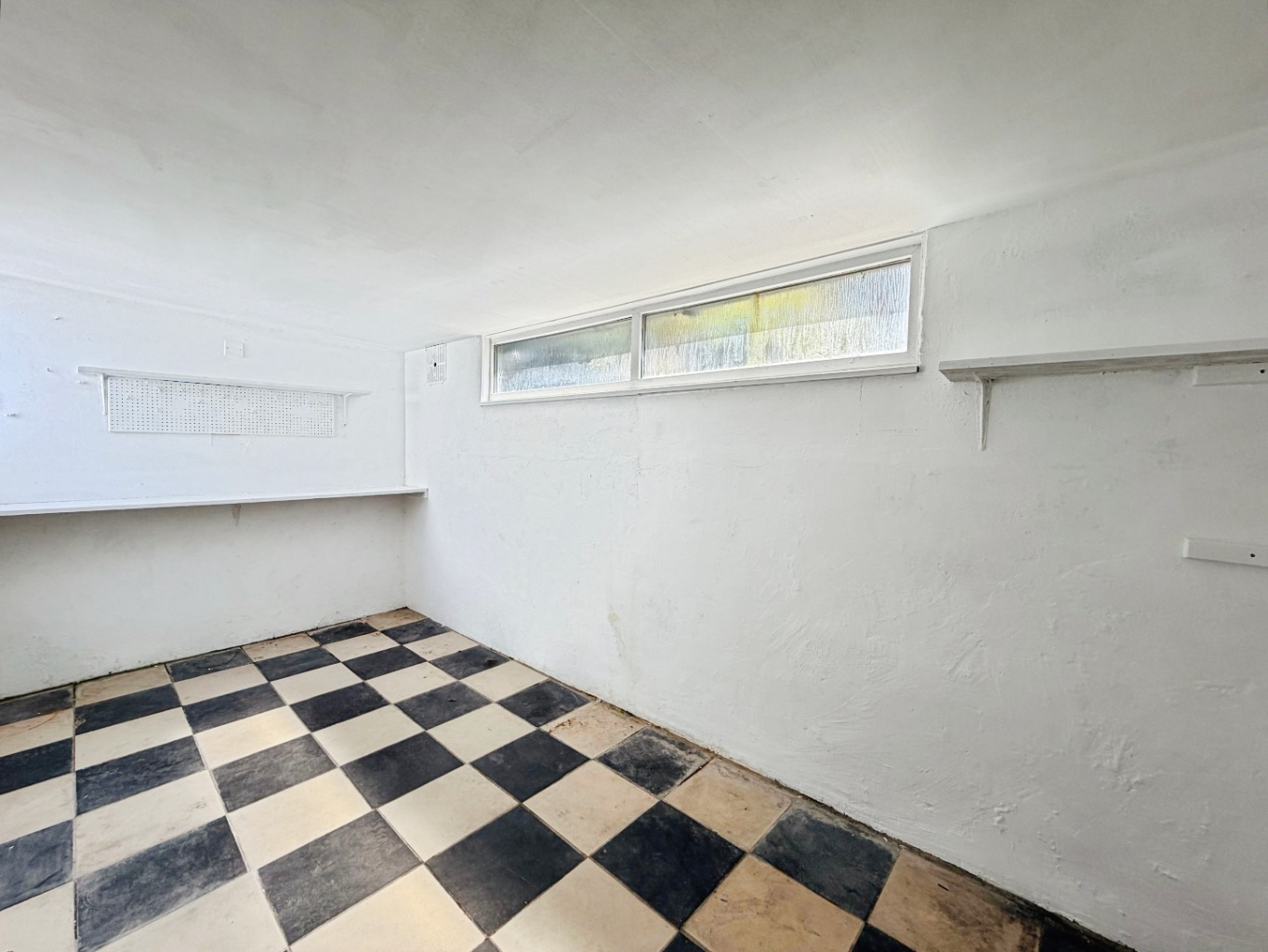 Porthleven, Bungalow with countryside views and no chain, photo 15