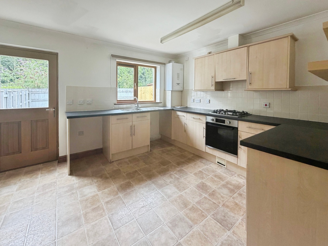 Hayle, Two bed home in popular town location, photo 2