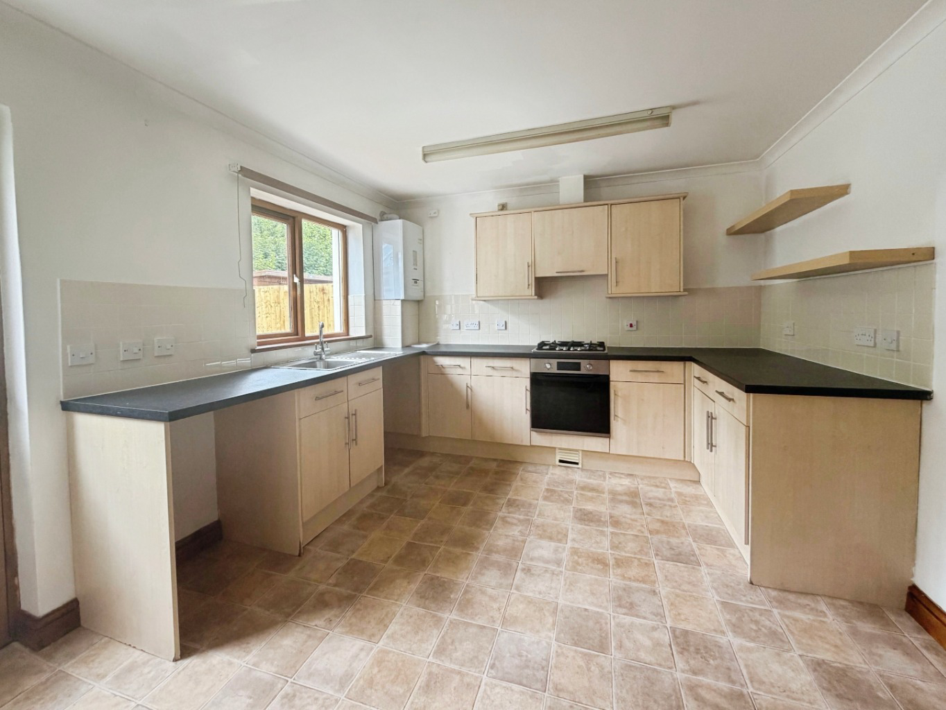 Hayle, Two bed home in popular town location, photo 5