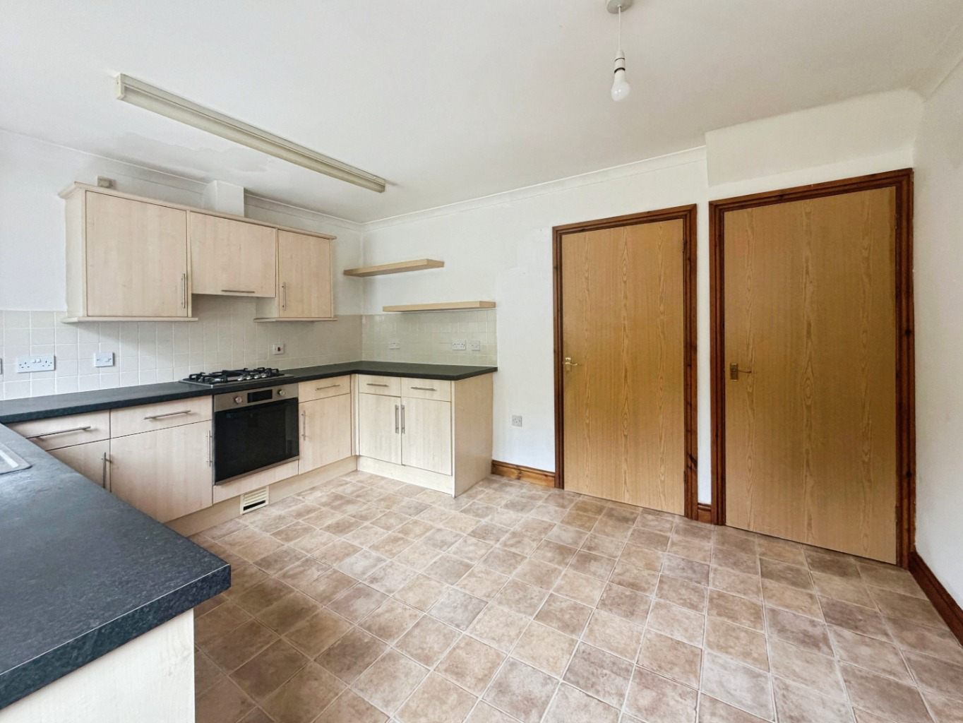 Hayle, Two bed home in popular town location, photo 6