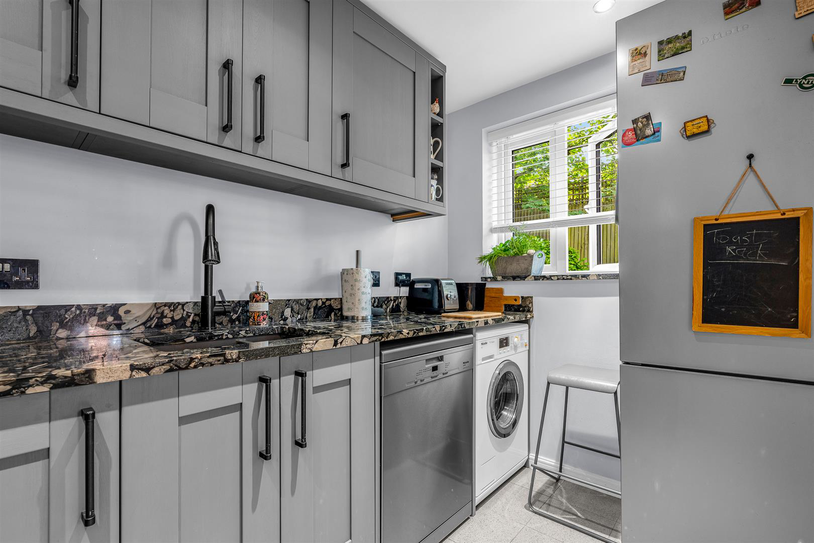 Deer Close, Hertford, photo 7