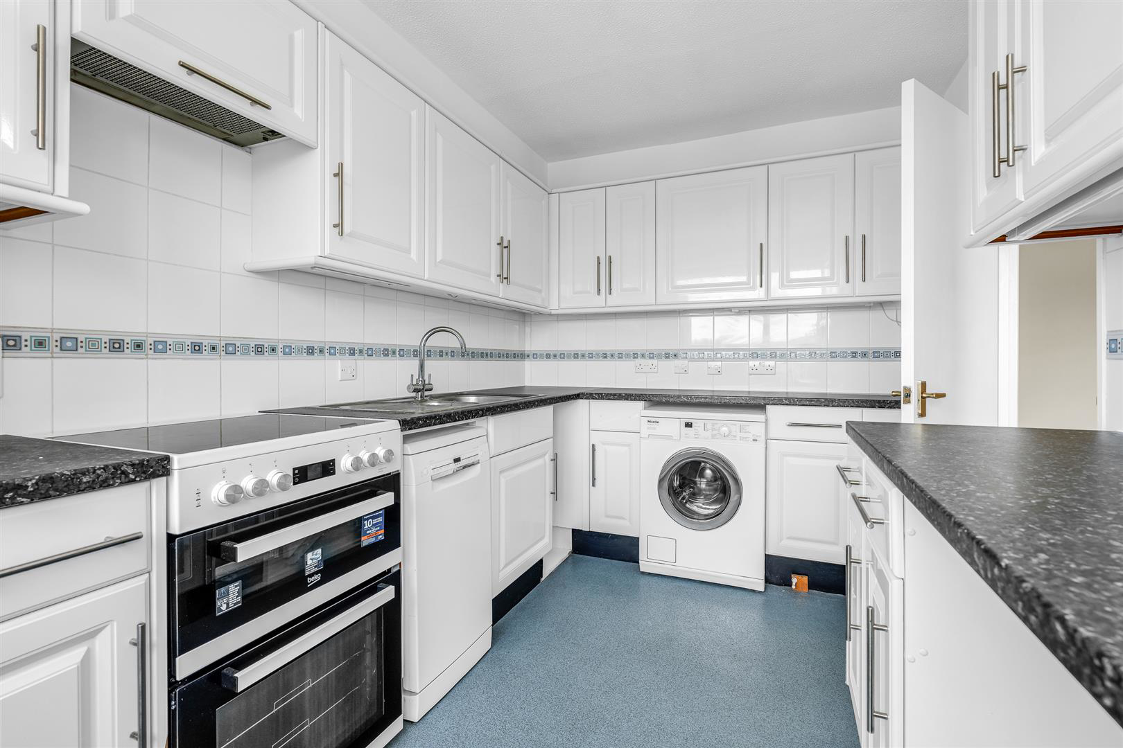 The Spinney, Hertford, photo 3