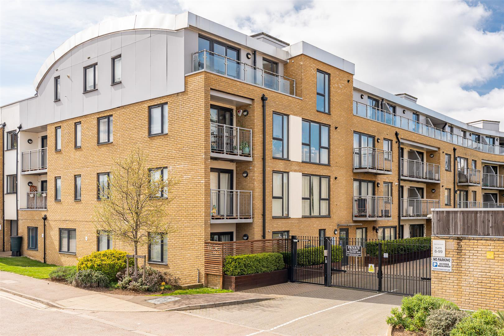 Smeaton Court, Hertford