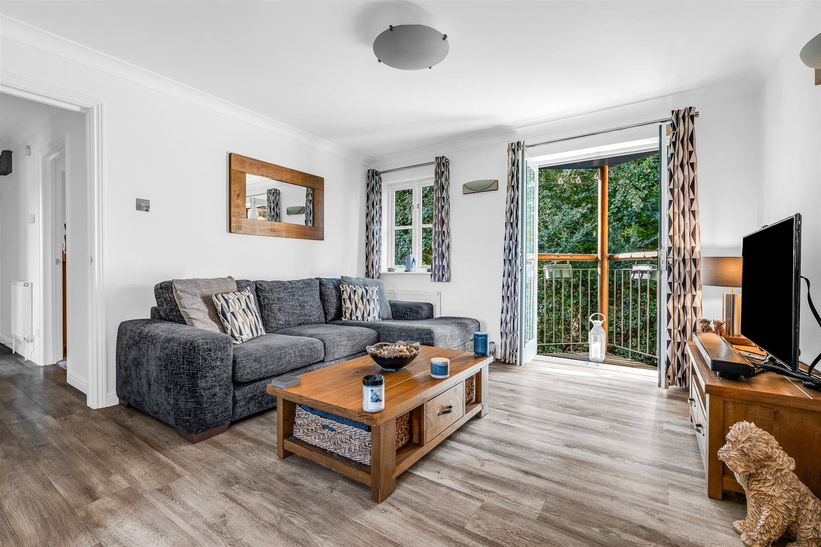 Coopers Court, Hertford, photo 4