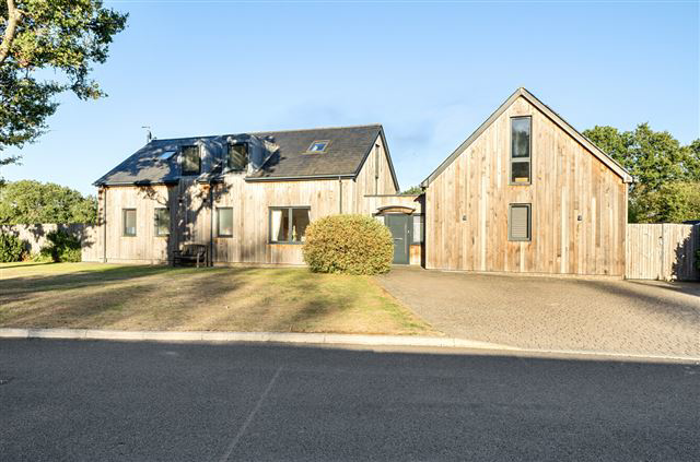 Maplewood Drive, Lingfield, Surrey, RH7 6GQ, photo 2