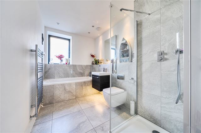 Maplewood Drive, Lingfield, Surrey, RH7 6GQ, photo 14