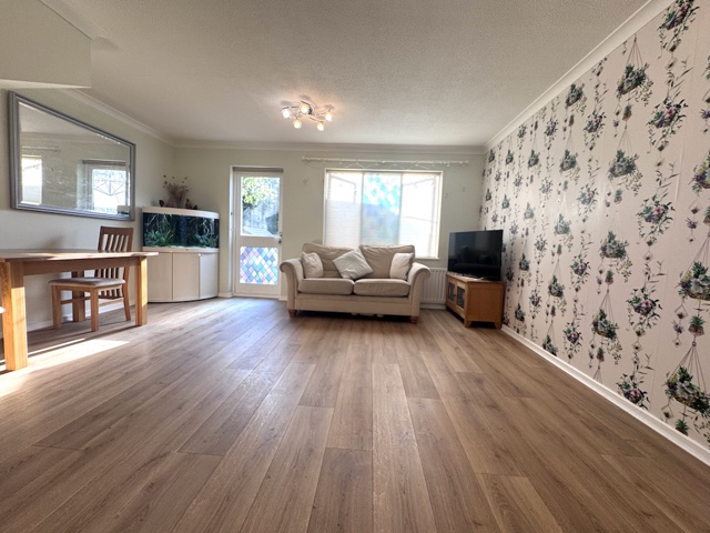 Rickwood, Langshott, Horley, Surrey, RH6 9DF, photo 3