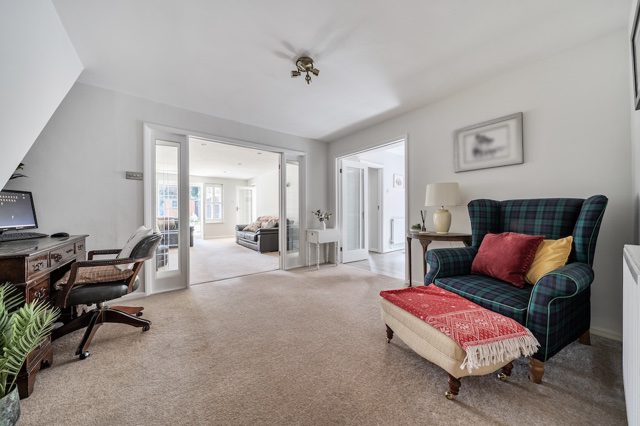 Newlands Park, Copthorne, Crawley, West Sussex, RH10 3EW, photo 2