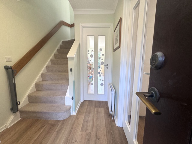 Rickwood, Langshott, Horley, Surrey, RH6 9DF, photo 2