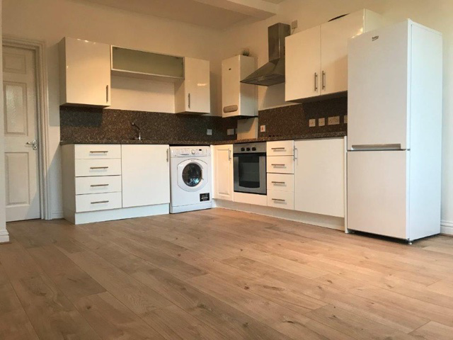 26 Brighton Road, Horley, Surrey, RH6 7HD, photo 2