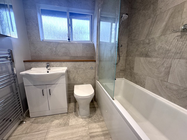 Rickwood, Langshott, Horley, Surrey, RH6 9DF, photo 7
