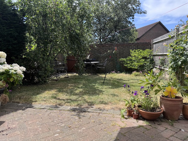 Rickwood, Langshott, Horley, Surrey, RH6 9DF, photo 15