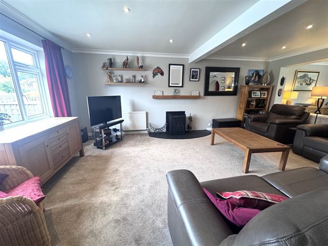 Akehurst Close, Copthorne, Crawley, West Sussex, RH10 3QQ, photo 2
