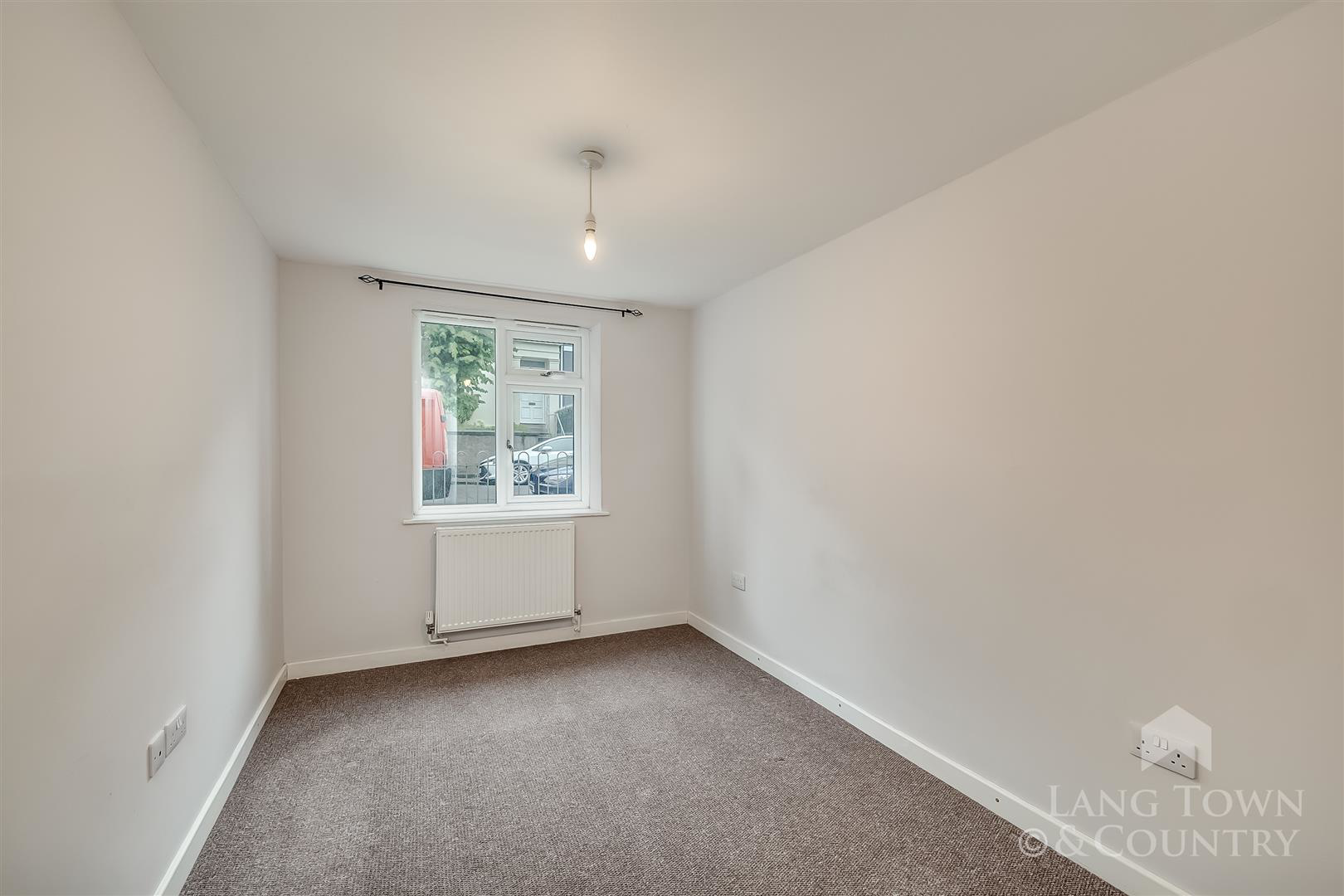Victoria Place, Stoke, photo 3