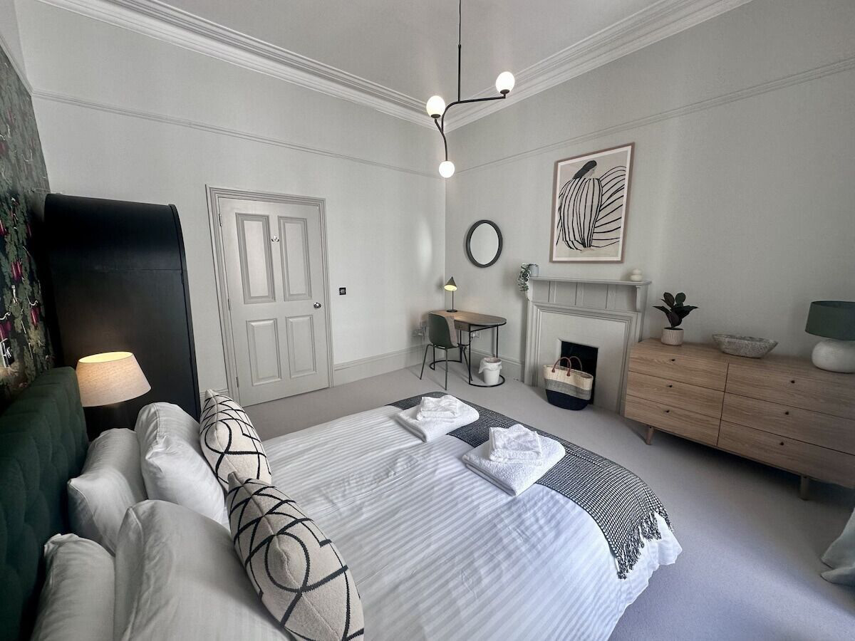 Elliot Terrace, The Hoe, Plymouth., photo 20