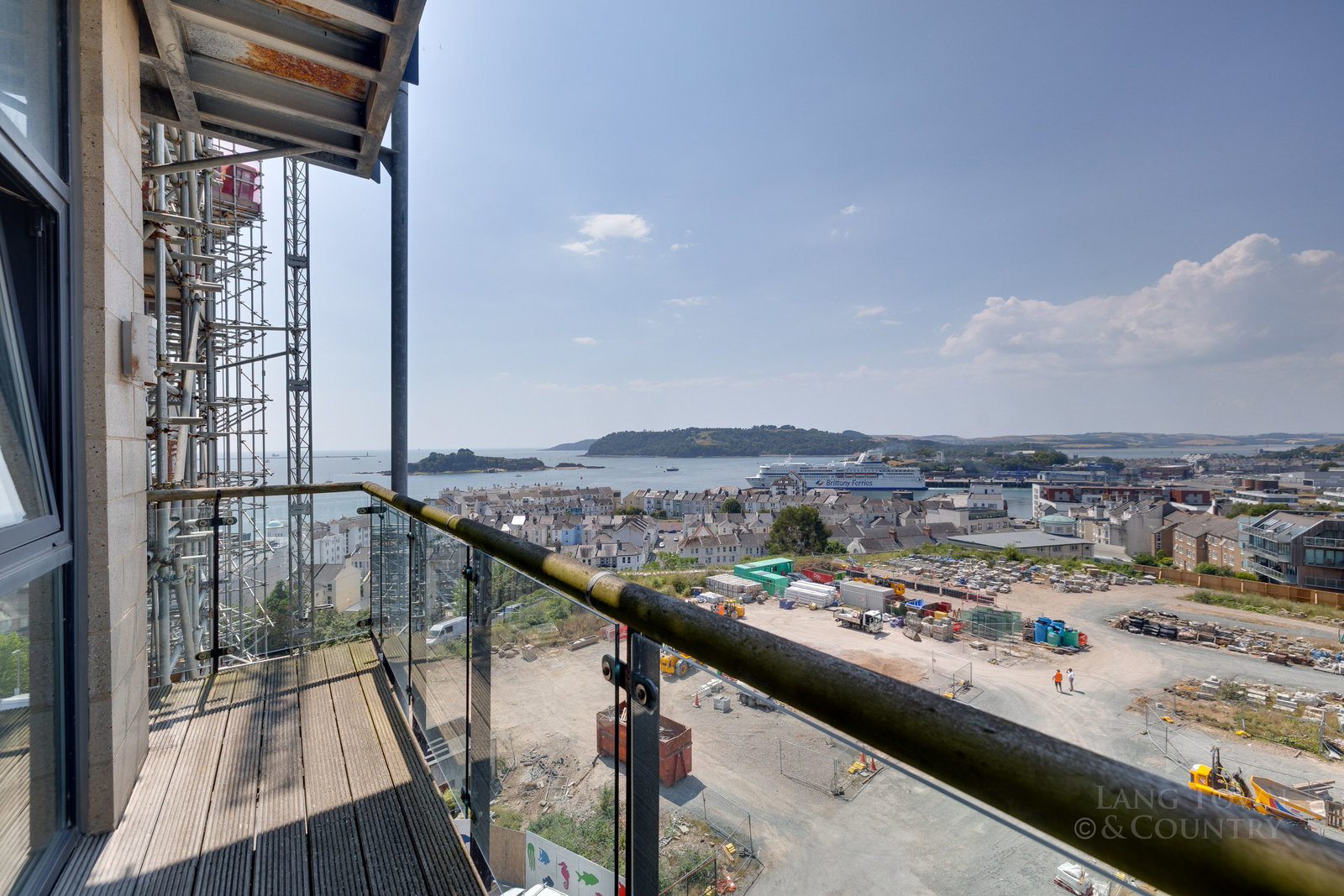 The Azure, Cliff Road, The Hoe, photo 2