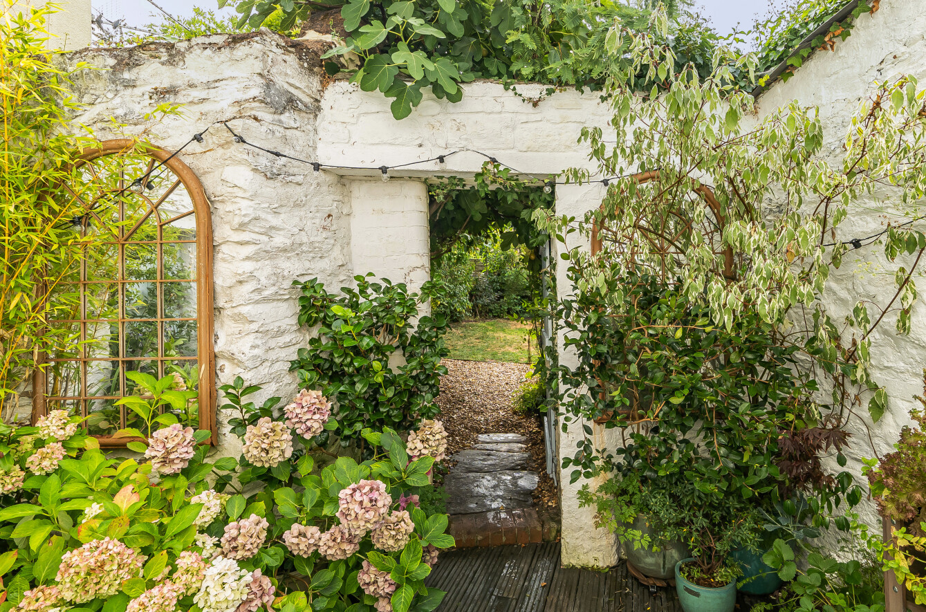 High Street, Dulverton, Somerset, TA22, photo 2