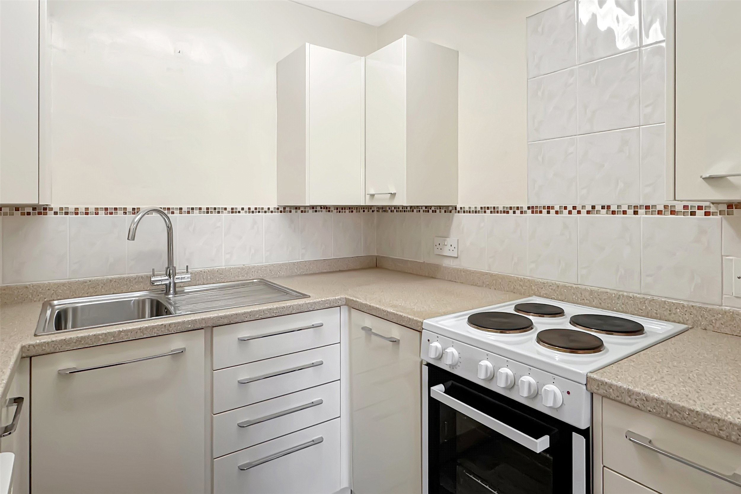 Priory Court, Priory Gardens, Wellington, Somerset, TA21, photo 3