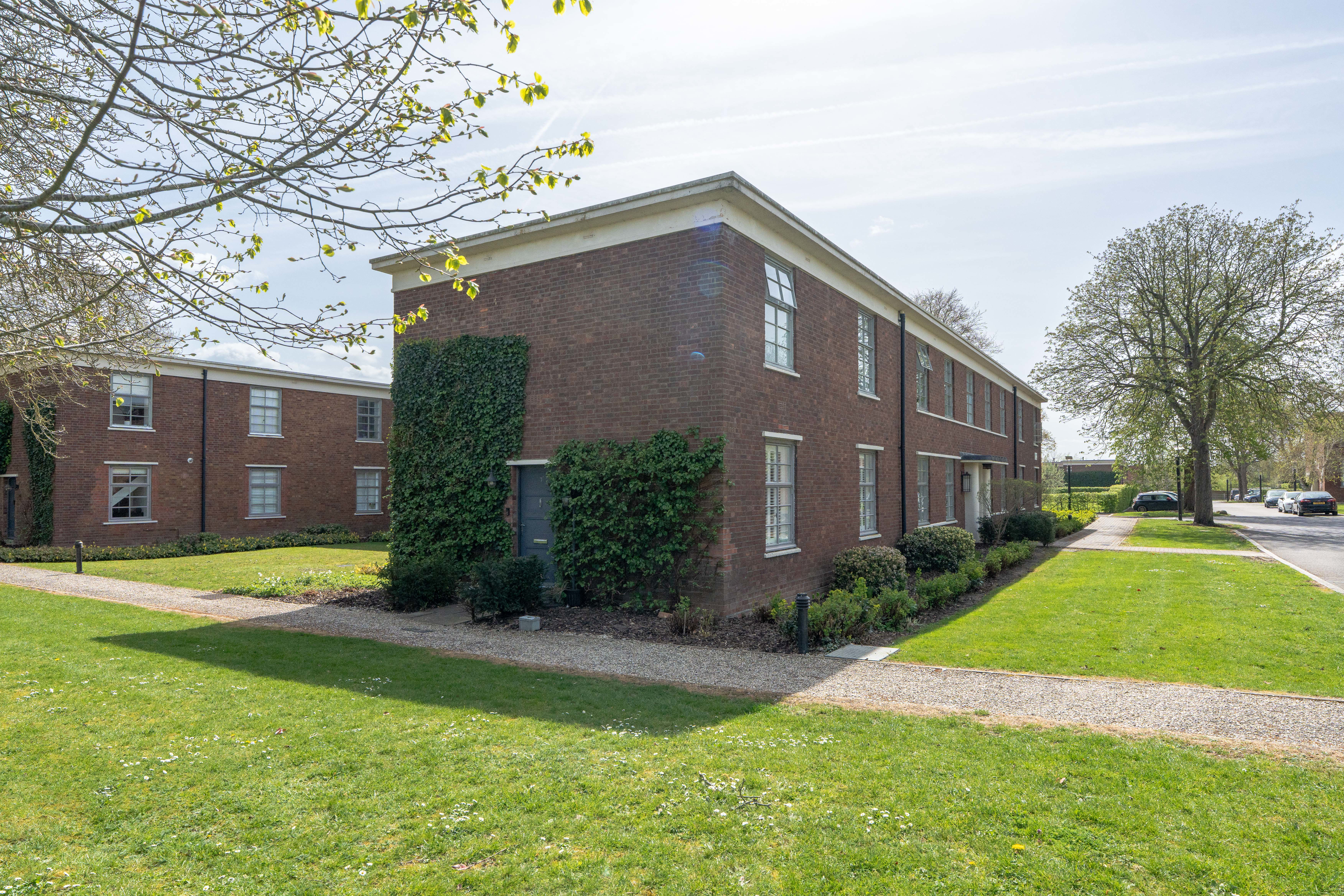 Flat 7, Building 25 Trenchard Lane-09535