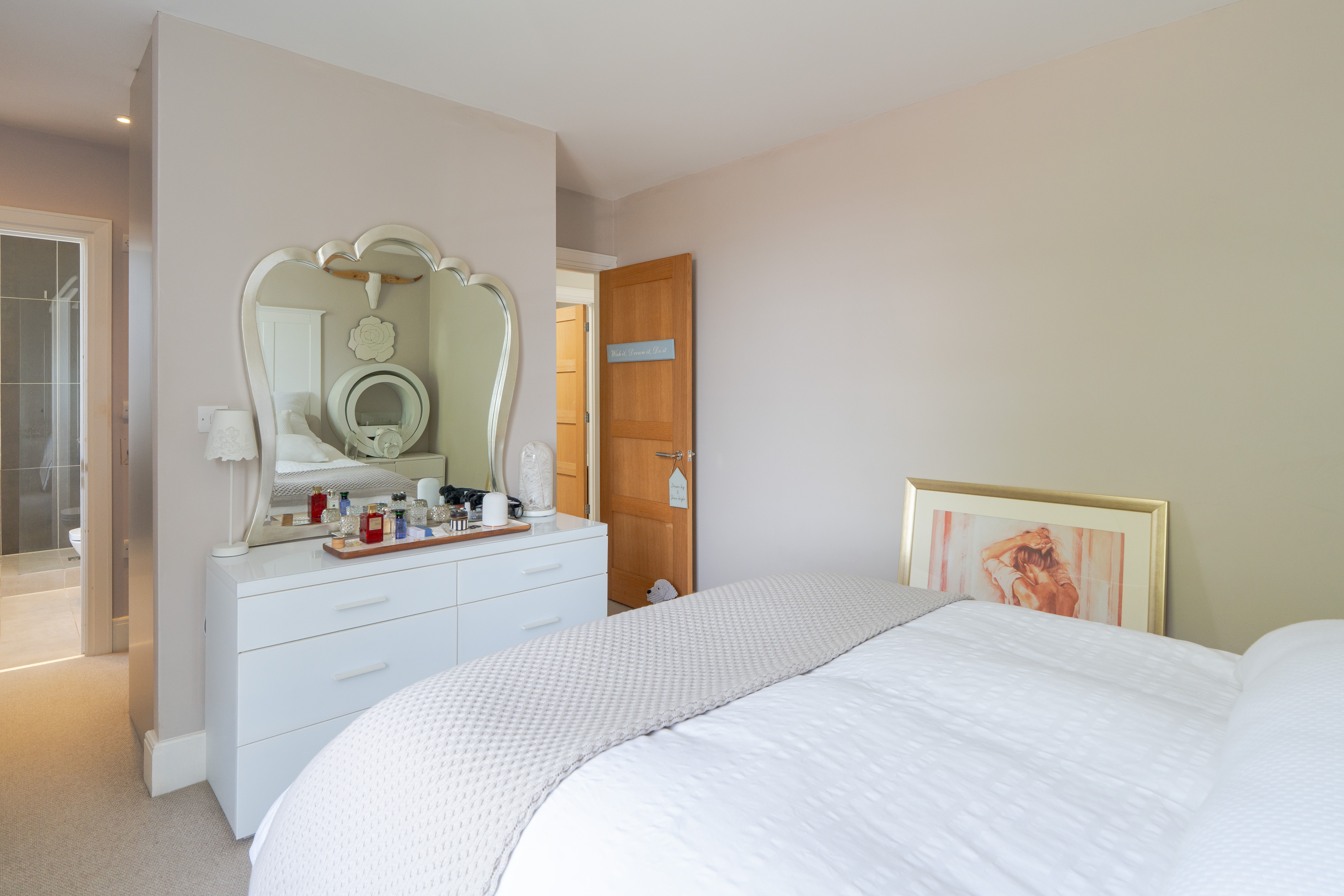 Flat 7, Building 25 Trenchard Lane-09498