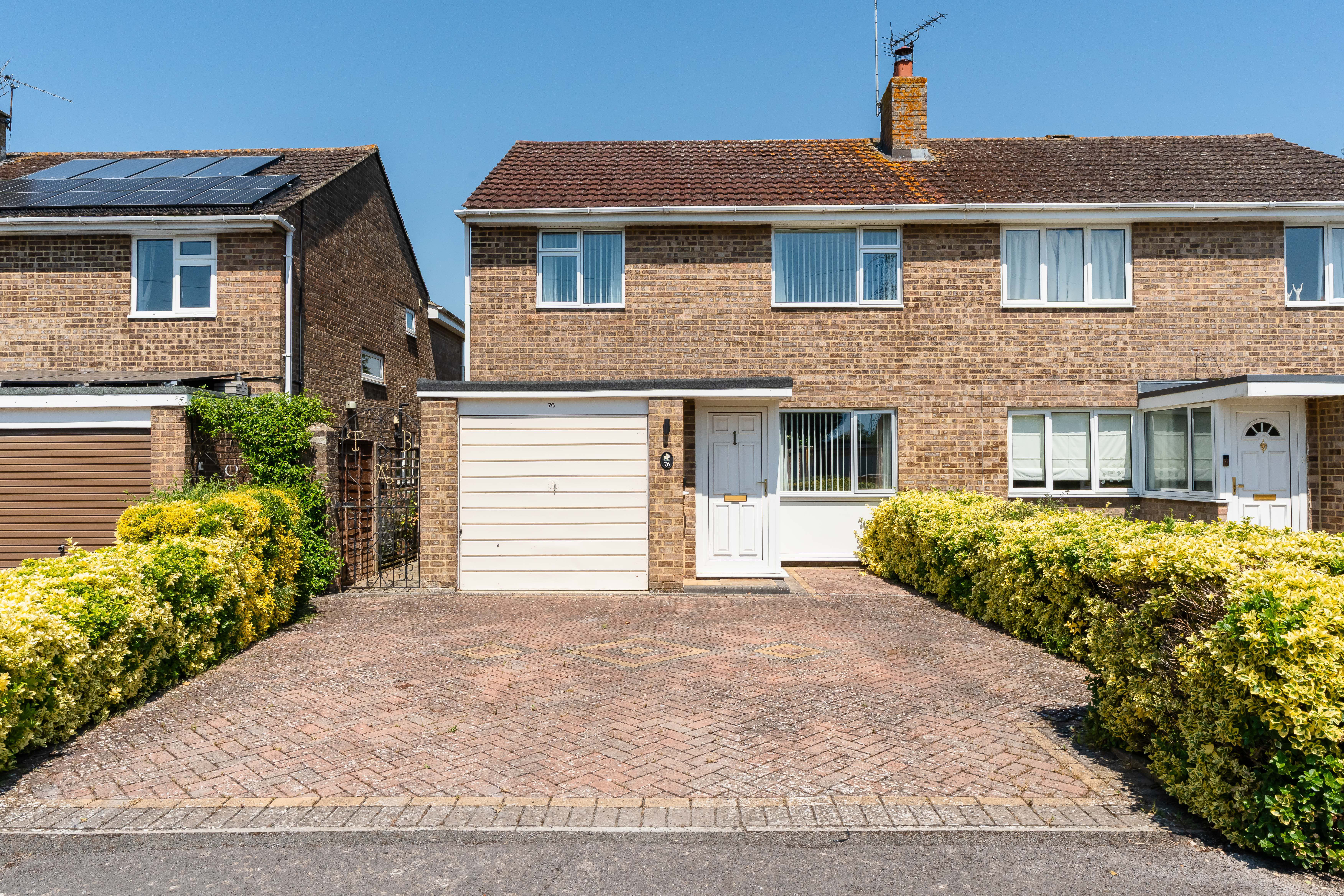 Meadow Close, Farmoor, OX2