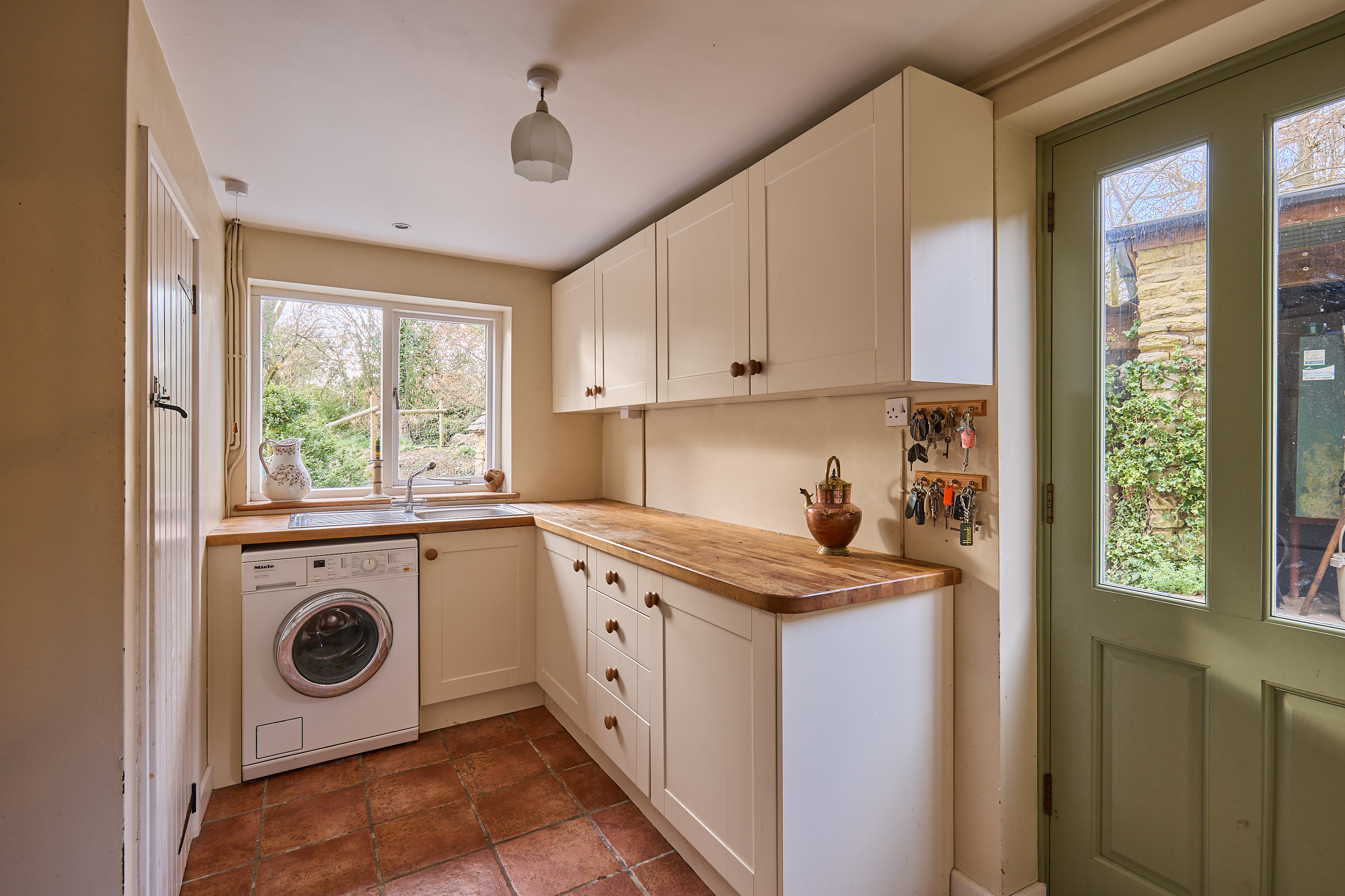 Bampton Road, Black Bourton, OX18, photo 8