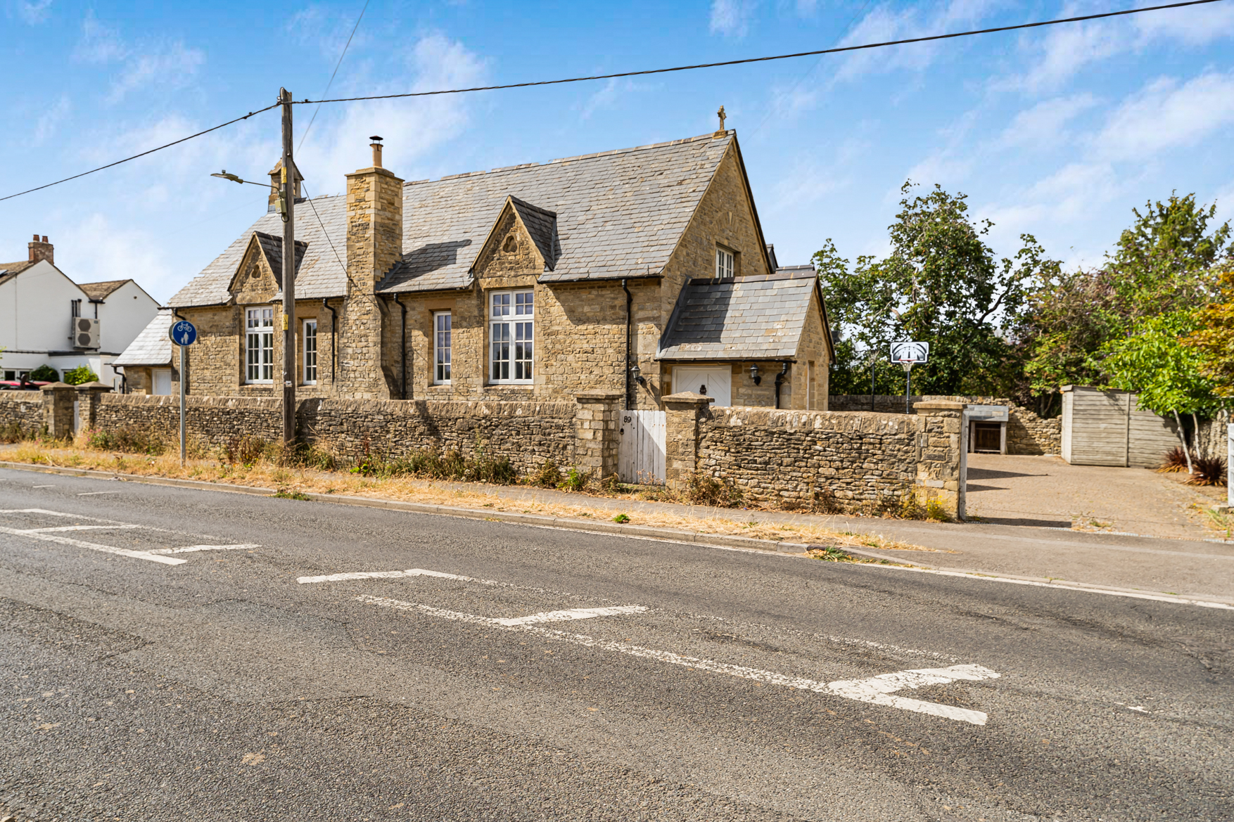 The Old School House, Main Road, Long Hanborough, photo 2