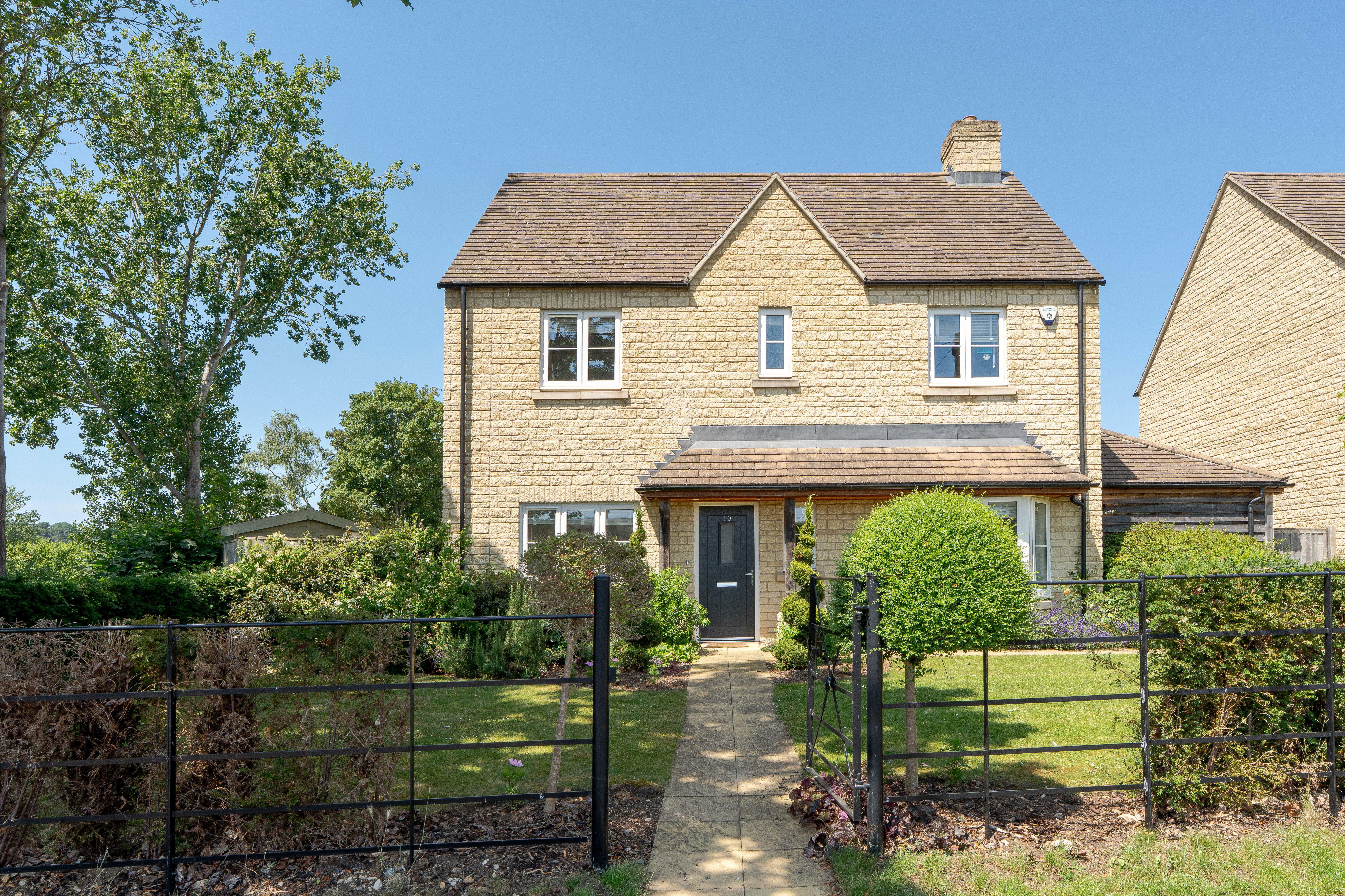 St. Johns Road, Tackley, OX5