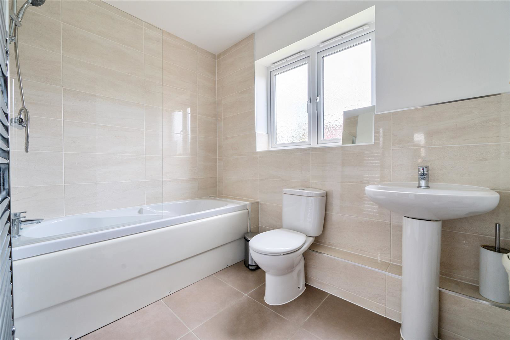 Greensleeves Drive, Aylesbury, photo 14