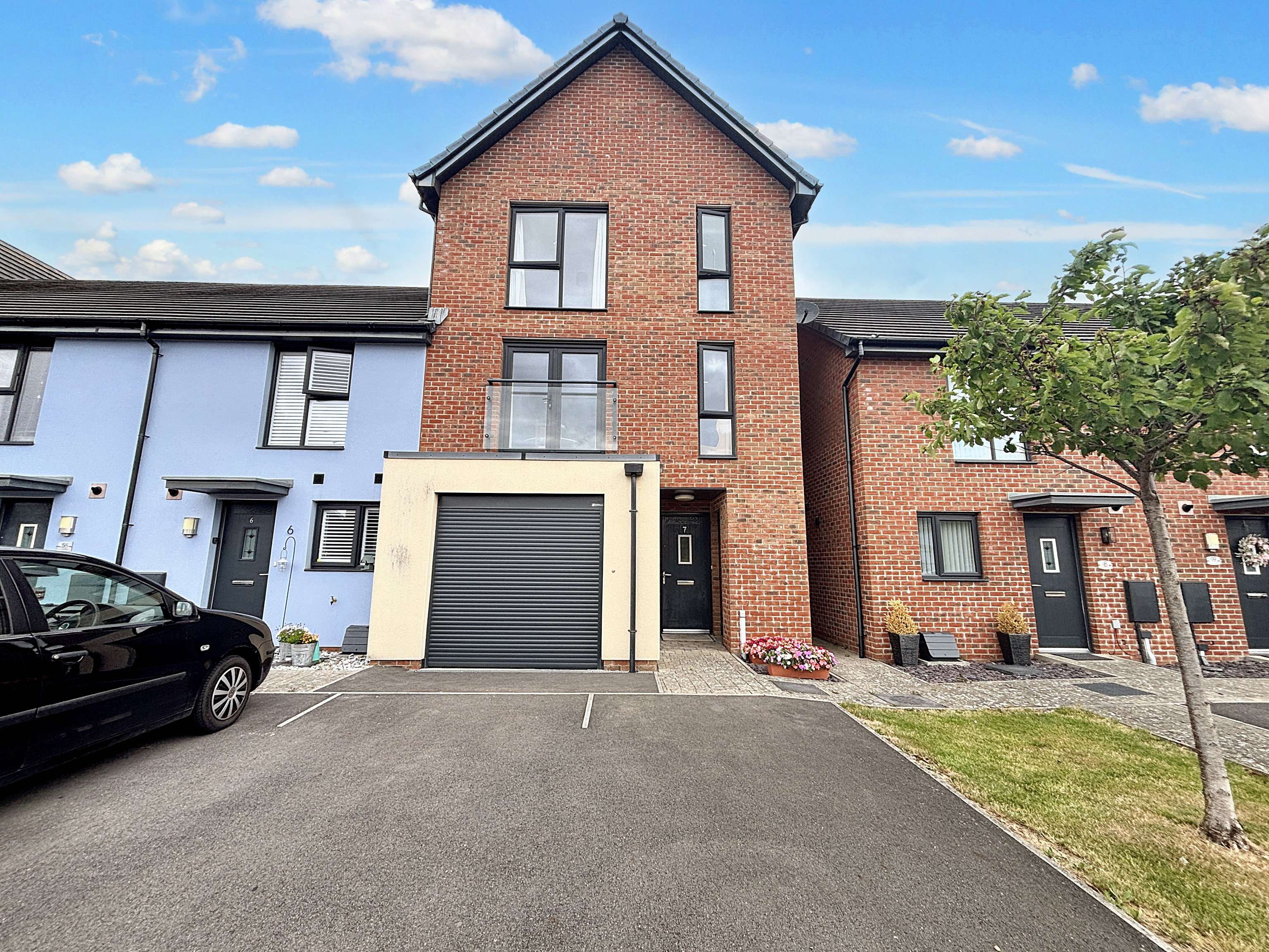 Clos Y Rheilffordd, Barry, CF62