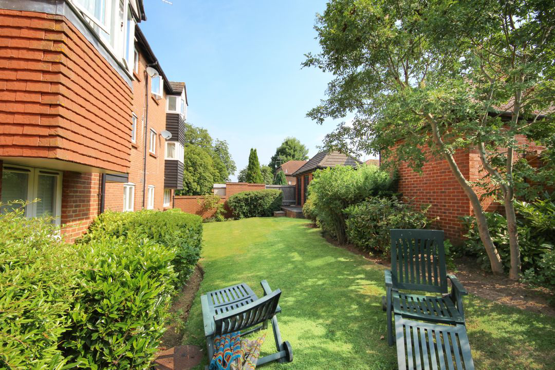 Caesars Gate, Warfield, RG42, photo 10