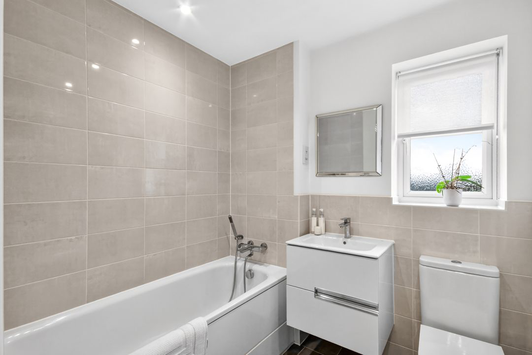 Equestrian Court, Arborfield Green, Reading, RG2, photo 16