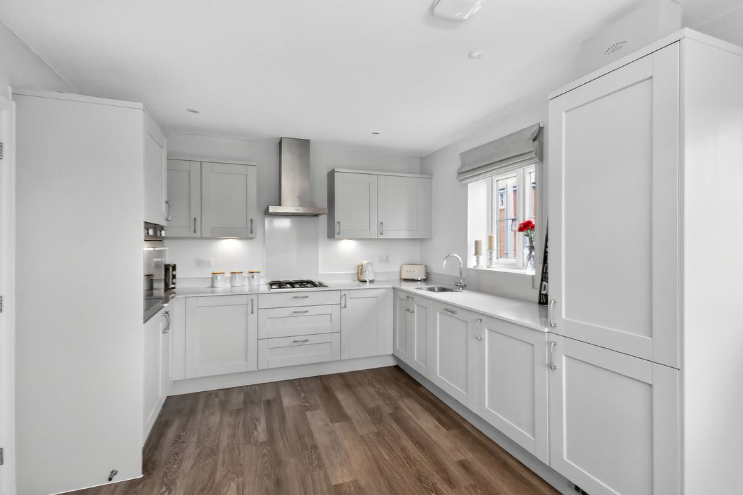 Equestrian Court, Arborfield Green, Reading, RG2, photo 2