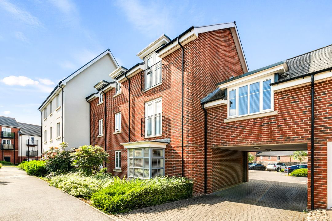 William Heelas Way, Wokingham
